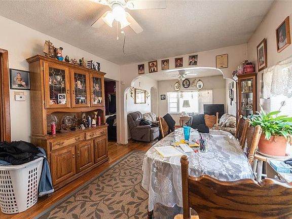 5th image of 919 W 26th St