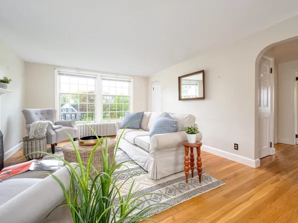 32 Somerset St, Weymouth, MA 02189