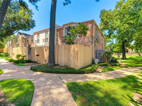 939 Wax Myrtle Ln, Houston, TX 77079