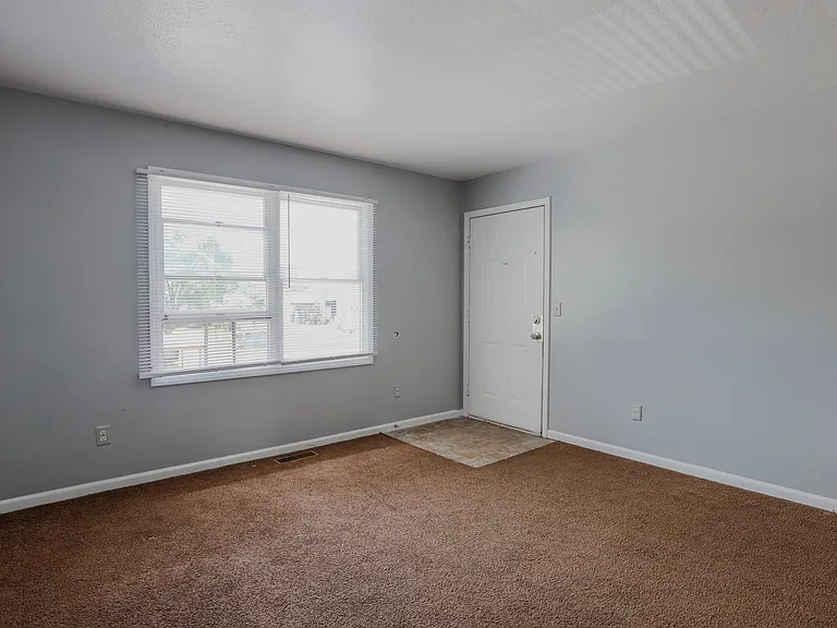 Tippecanoe Drive Apartments — Photo 35