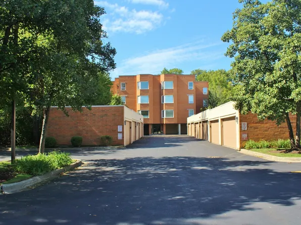 1635 N Milwaukee Ave APT 303, Libertyville, IL 60048