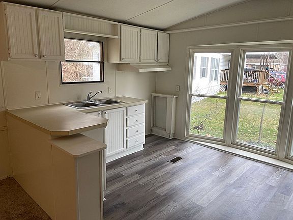2nd image of 26 Crown Cir