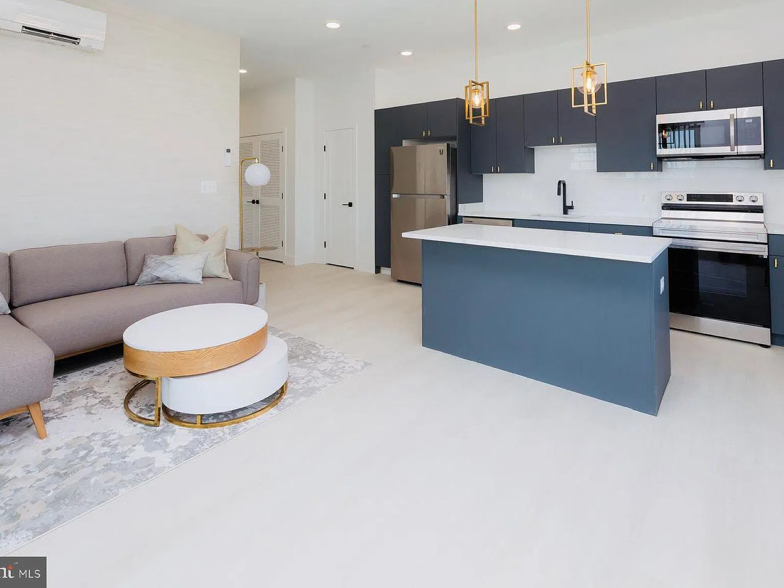 1 bed, 1.0 bath, 552 sqft, $1,700 — Photo 3