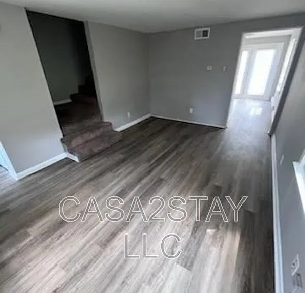 541 Hanover Dr #4 — Photo 3