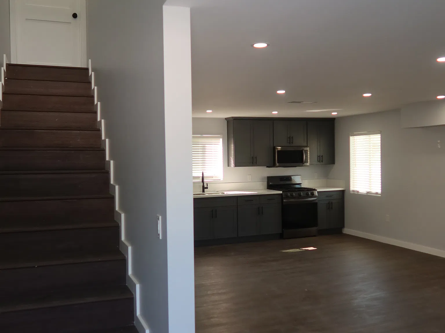 3 bed, 1.5 bath, 1190 sqft, $3,750 — Photo 2