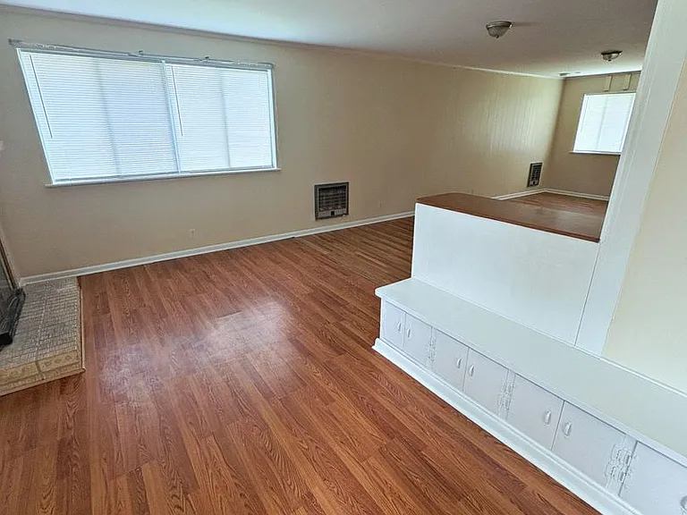 1251 S Dickerson Rd — Photo 7