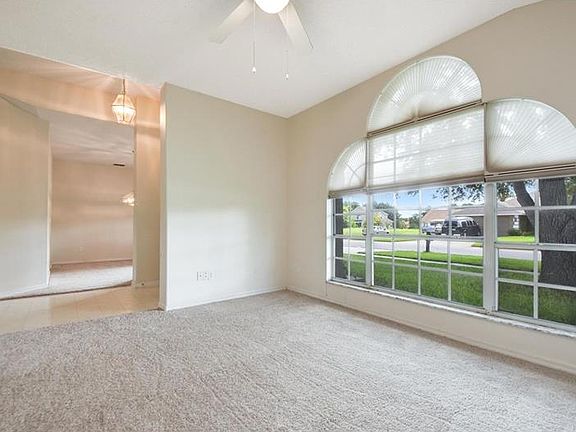 5th image of 2222 Amberly Ave #2