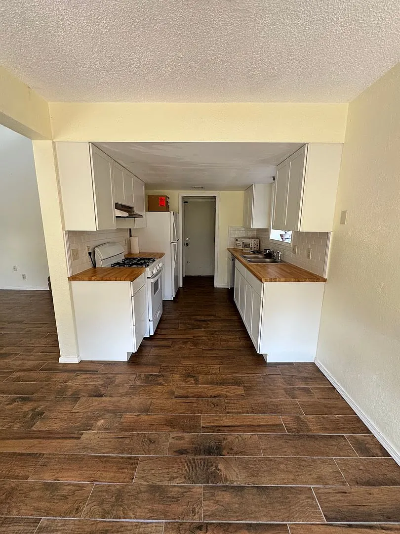 3 Bedroom 2 Bath Beautiful home — Photo 4