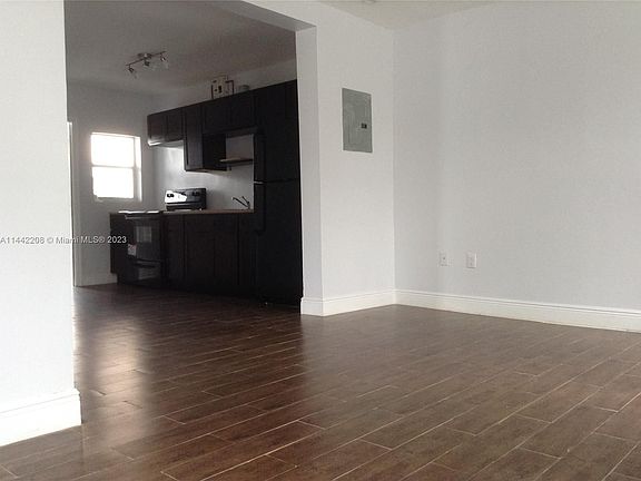 3rd image of 139 NW 15th St #L