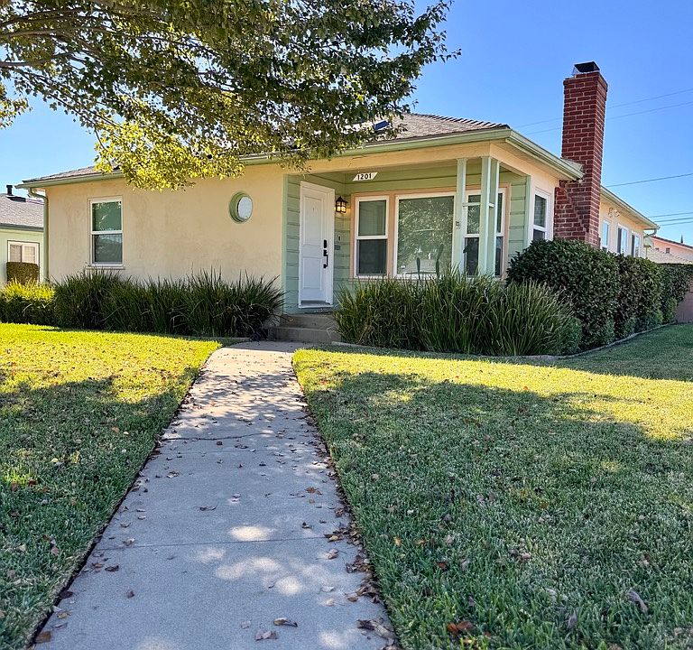 Front entrance of property