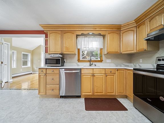 3rd image of 23 Echo Ave