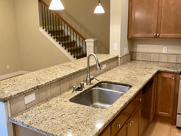 4th image of 119 Cedar St #119
