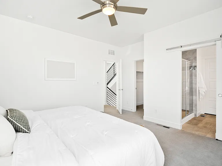 2522 N Moline St — Photo 4