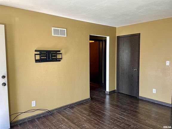 4th image of 619 E Paris Ave
