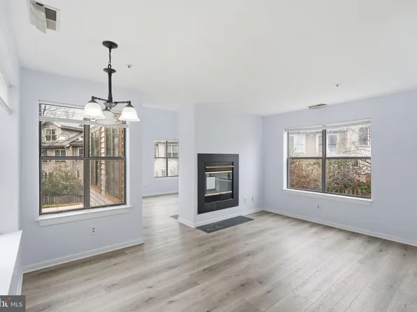 13405 Shady Knoll Dr APT 109, Silver Spring, MD 20904