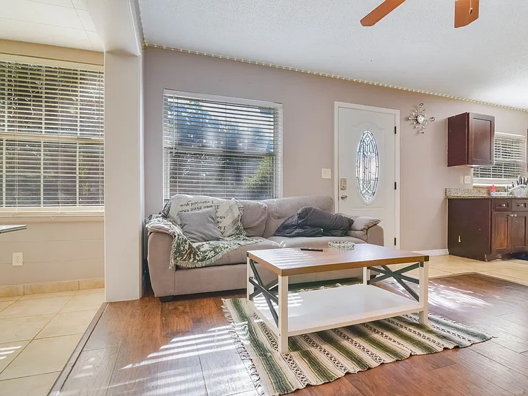1226 Dewey Ave — Photo 7
