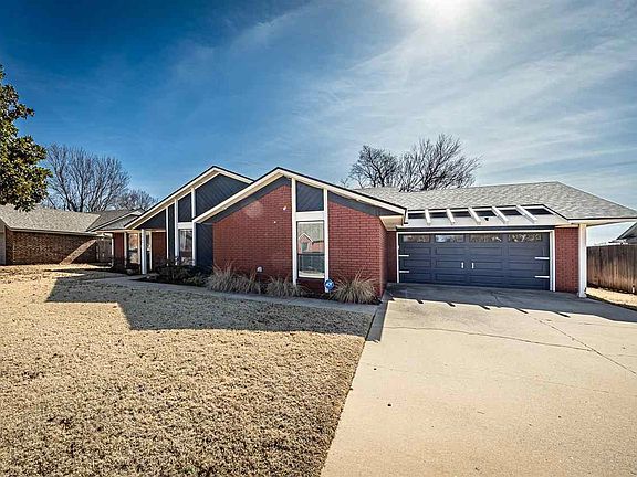 2nd image of 2509 NE Heritage Creek Dr