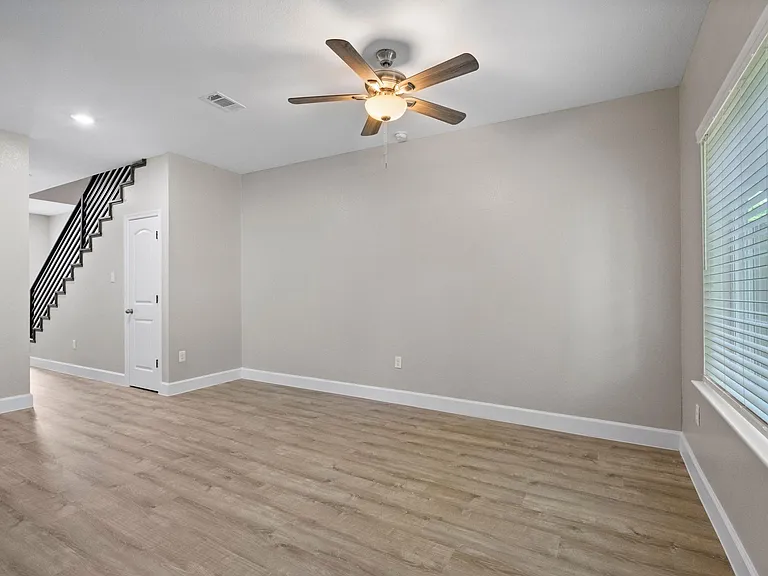 5423 Bacher St #B — Photo 15