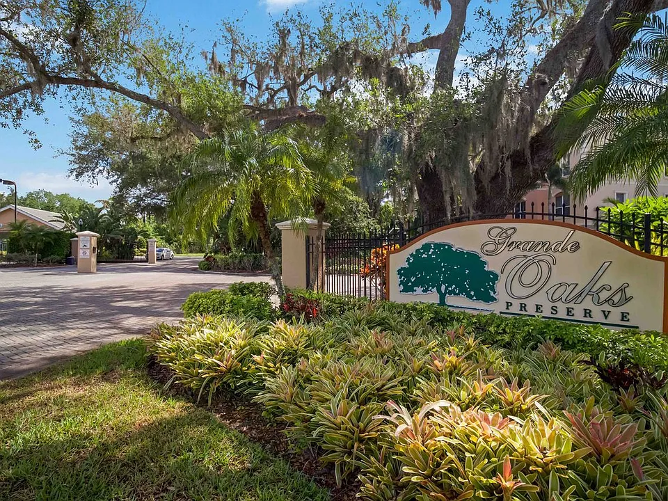 5246 Manorwood Dr #4C