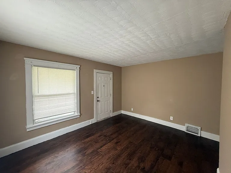 522 W 23rd St — Photo 21