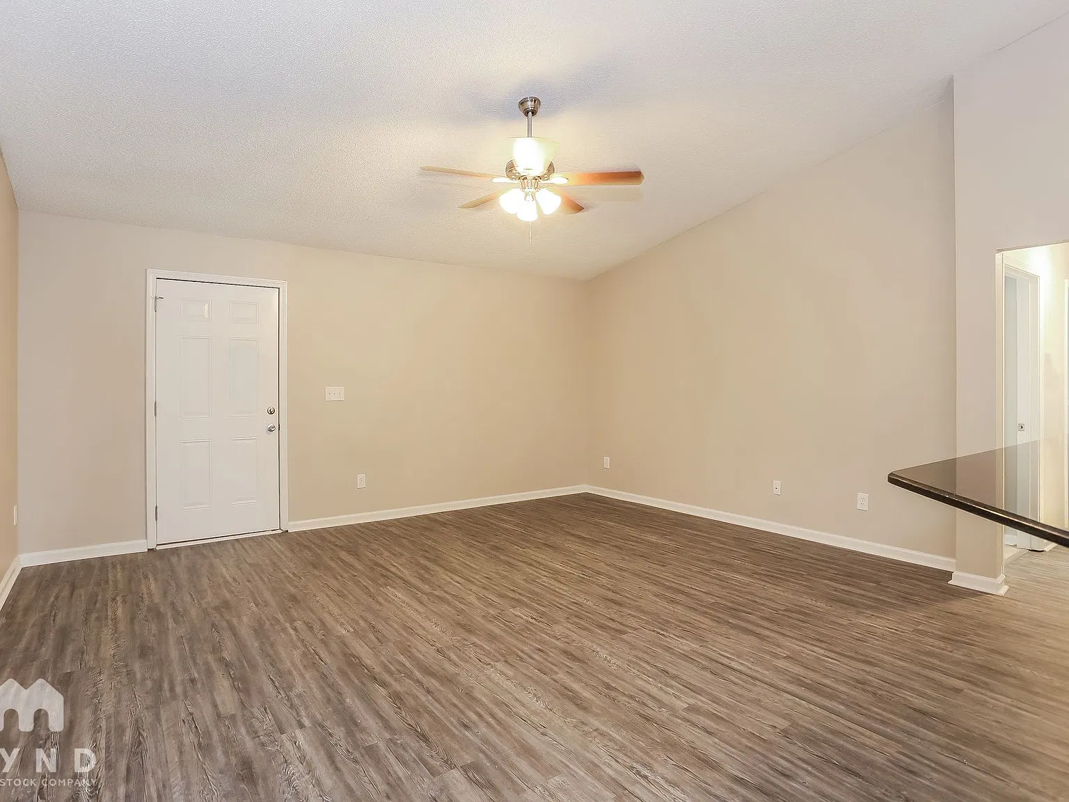 3 bed, 2.0 bath, 1844 sqft, $2,005 — Photo 4