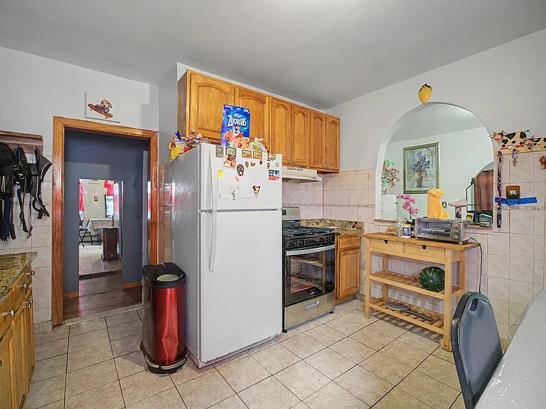 1872 North Ave — Photo 9