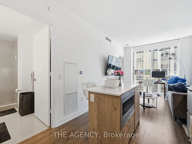 1 Yorkville Ave #804 — Photo 1