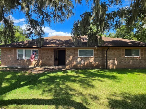 1043 S Columbia Dr, West Columbia, TX 77486