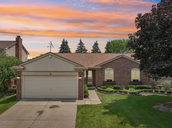 42140 Royal Ln, Clinton Township, MI 48038