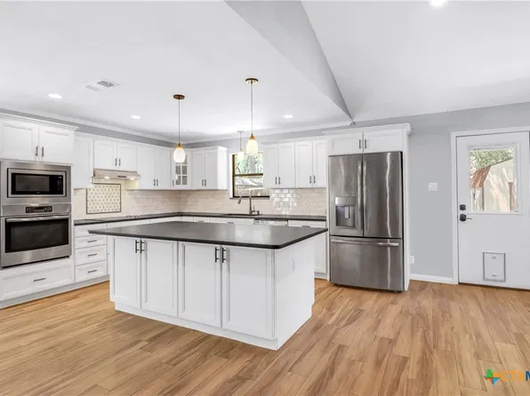 146 Twin Oak Rd, Seguin, TX 78155