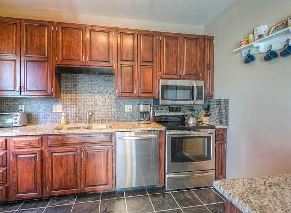 5th image of 207 E 30th St #1