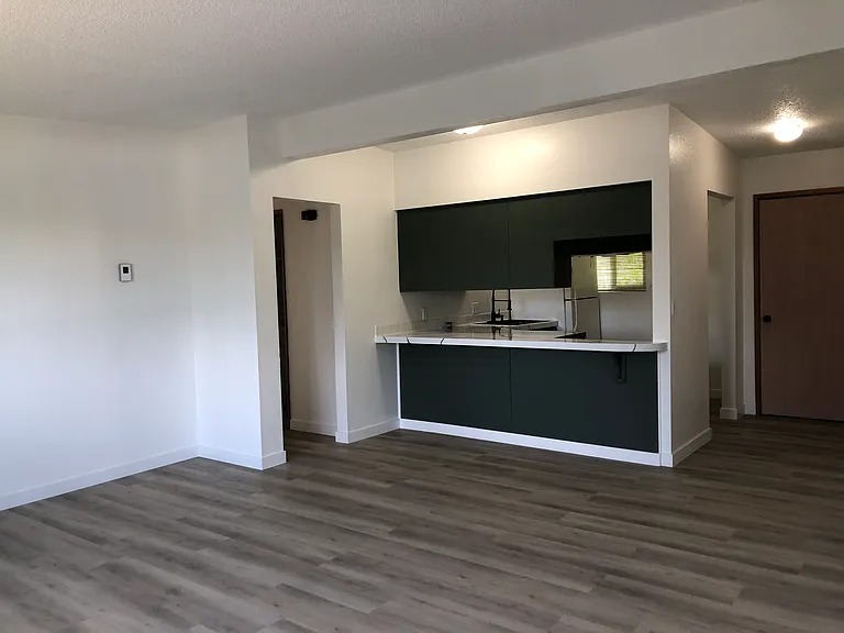1735 NE Wheatland Dr #C — Photo 3