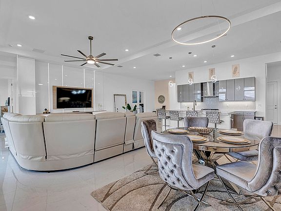 3rd image of 5320 Saint Armands Way #5320