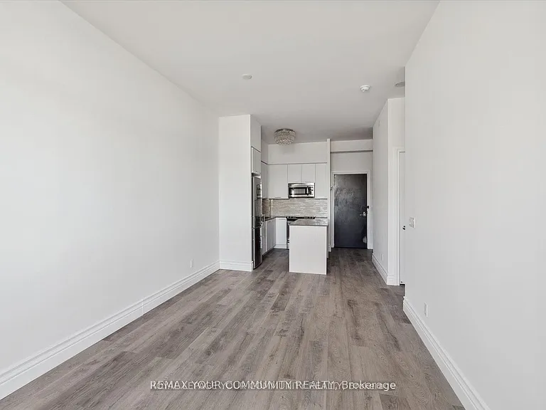 9471 Yonge St #230 — Photo 15