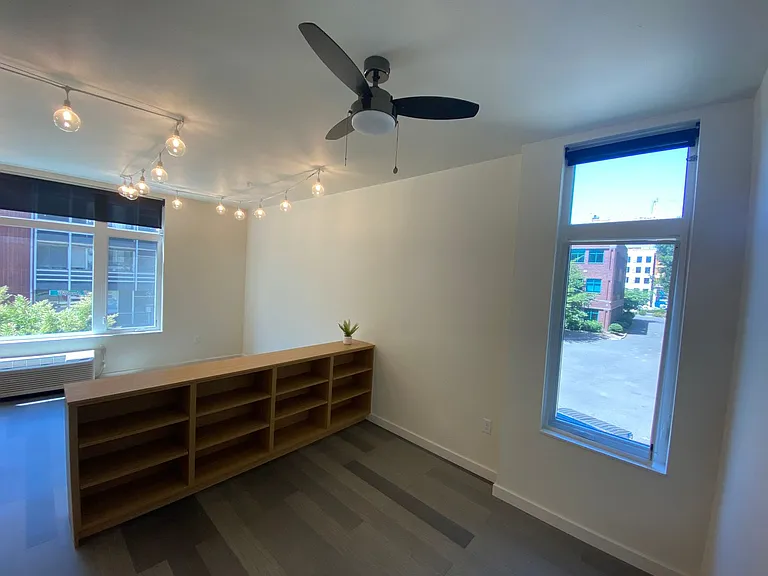 Ferry Street Manor — Photo 35