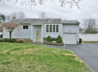 27 Penfield Dr, East Northport, NY 11731