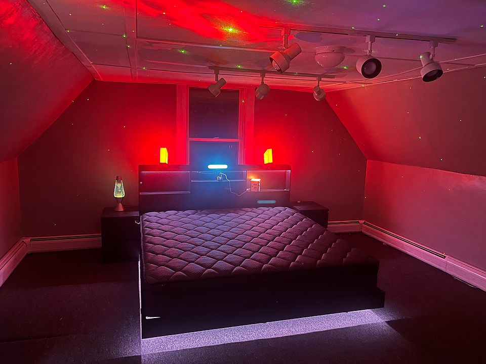 1st image of 528 Gorham St