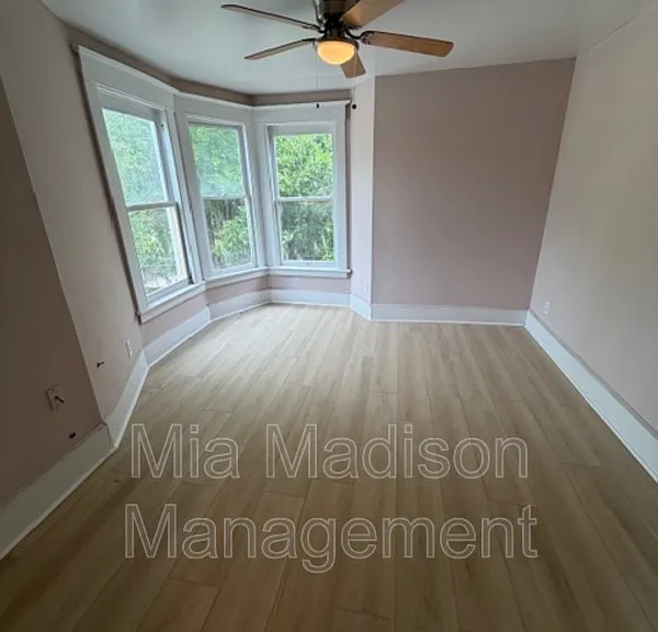 513 W 35th St #B — Photo 5