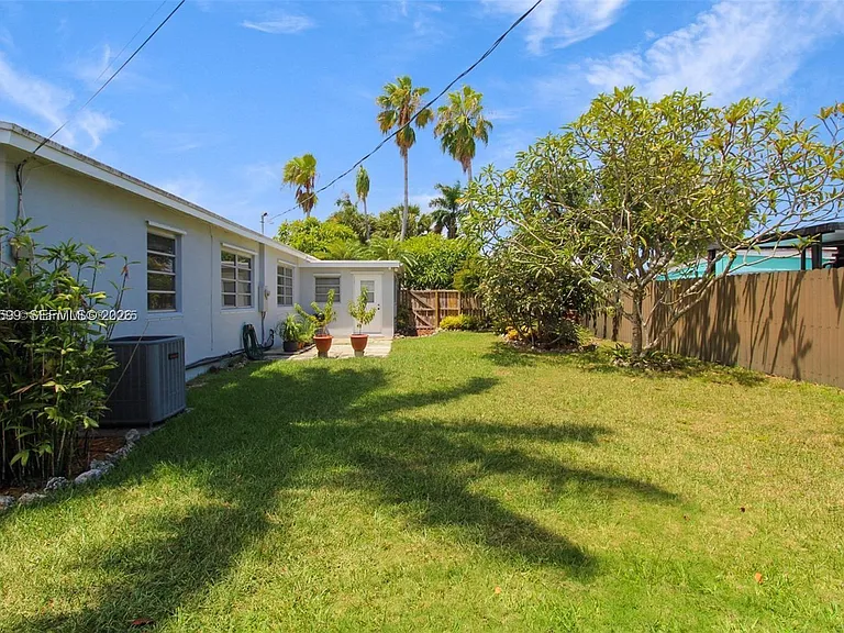 10250 Caribbean Blvd — Photo 3