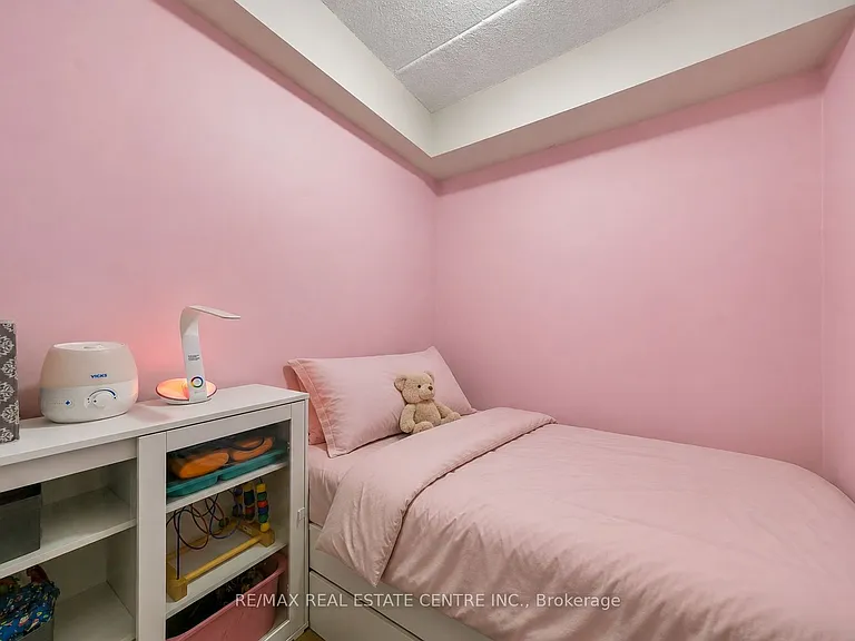 610 Farmstead Dr #102 — Photo 17