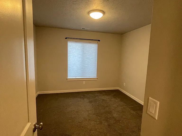 712 NE Brookstone Dr — Photo 10
