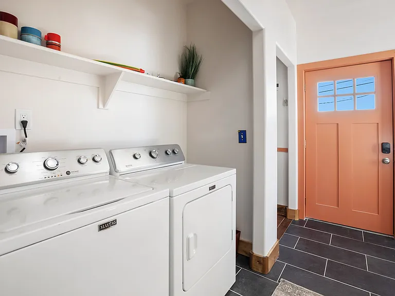 136 W Masonic Ave — Photo 12