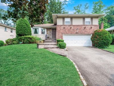 65 Stratford N, Roslyn Heights, NY, 11577