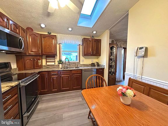 3rd image of 13 Cinder Rd