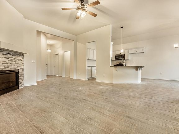 Living area & Kitchen