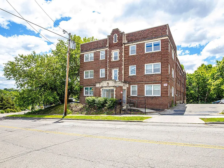 Historical Apartments l Oak St — Photo 11
