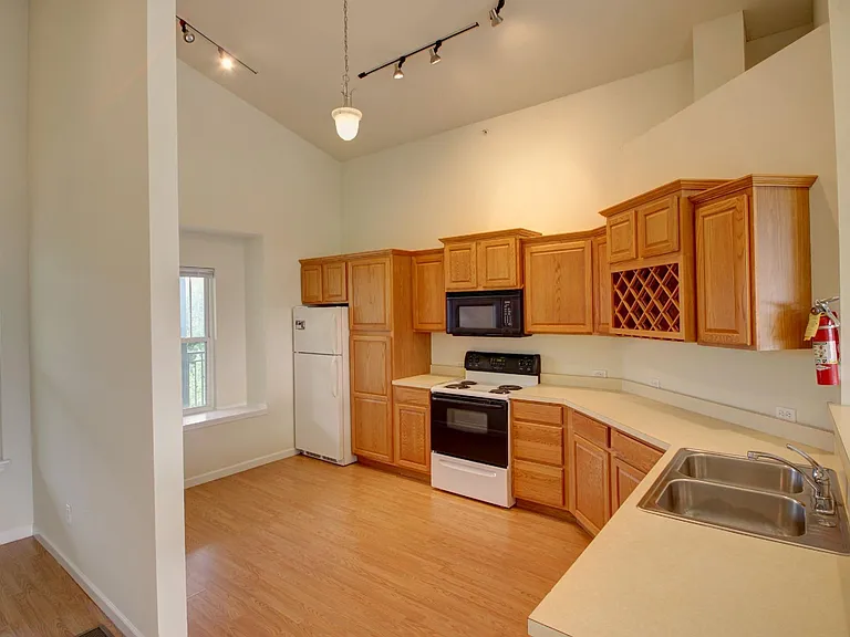 Scholar's Quad Collegiate Apartments — Photo 42