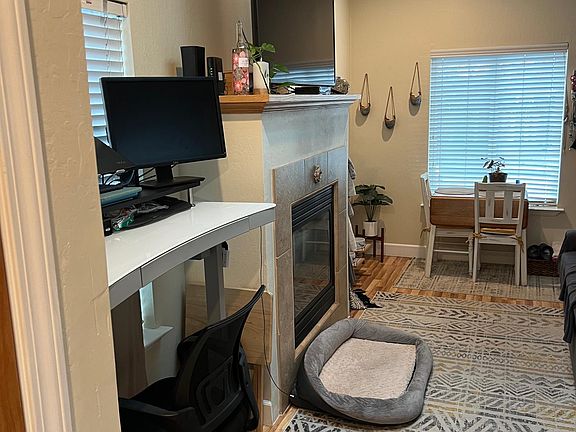 4th image of 1021 Columbus Dr