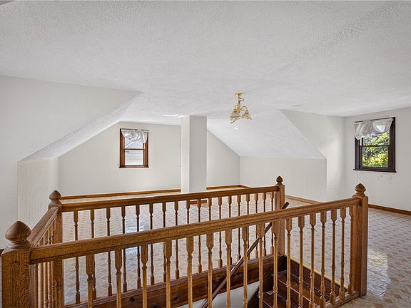 32nd image of 121 Kittanning St