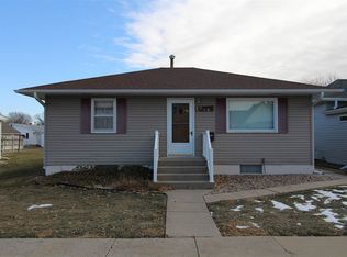 716 Blaine St, Holdrege, NE 68949